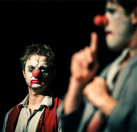 Pourquoi pas un duo de clowns ?